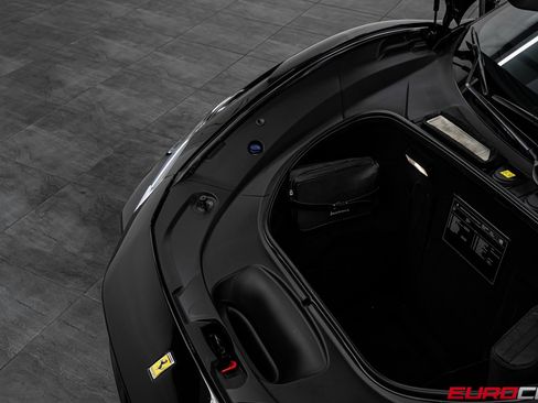 Used 2022 Ferrari F8 Tributo image 12