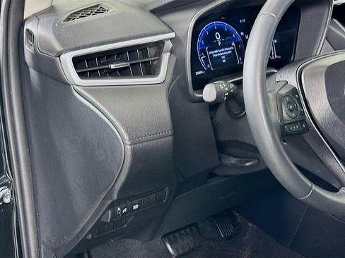 Certified 2025 Toyota Corolla Cross XLE FWD image 10