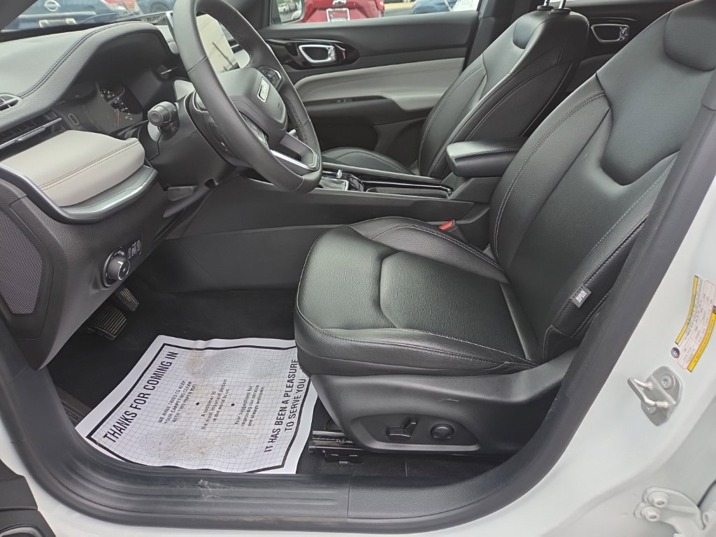 Used 2025 Jeep Compass Limited AWD/4WD image 16