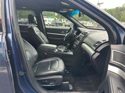 Used 2016 Ford Explorer XLT w/ Equipment Group 202A AWD/4WD image 12