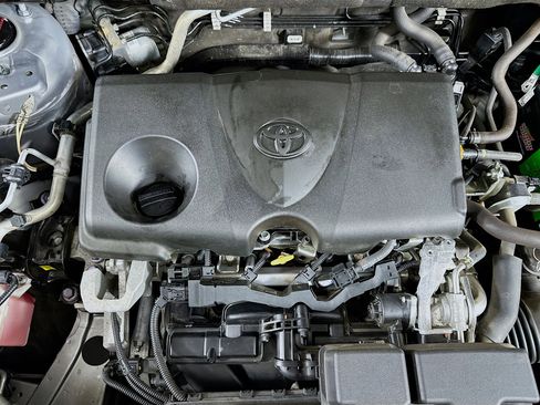 Used 2021 Toyota RAV4 XLE image 33