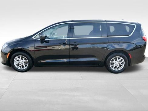 Used 2024 Chrysler Voyager LX FWD image 4