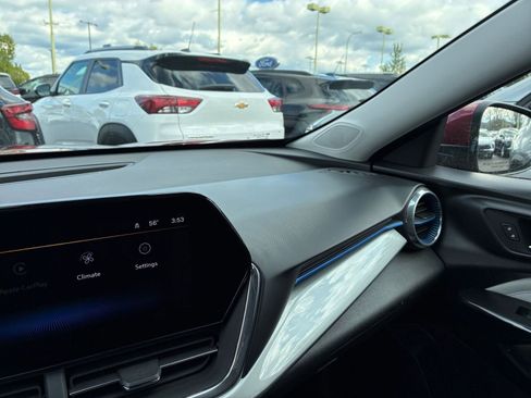 Used 2025 Chevrolet Trax LT image 34