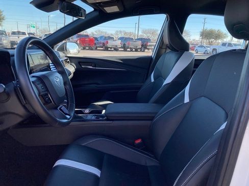 Used 2025 Toyota Camry SE image 10