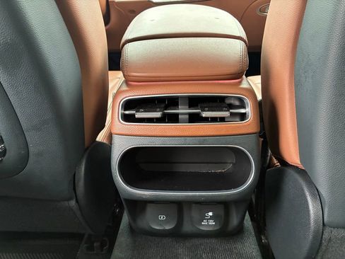 Used 2023 Genesis GV70 2.5T w/ Advanced Package image 17