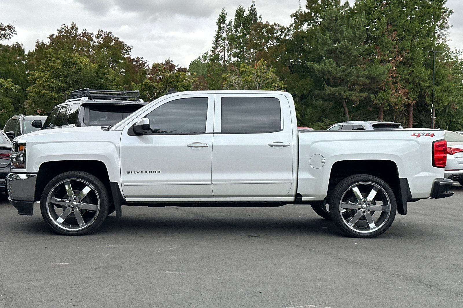 Used 2018 Chevrolet Silverado 1500 LT w/ All Star Edition AWD/4WD image 7