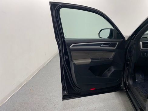 Used 2021 Volkswagen Atlas Cross Sport SEL image 27