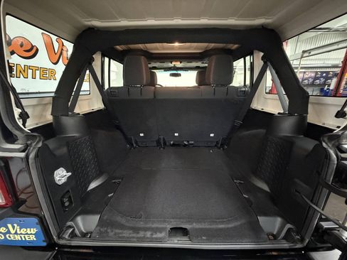 Used 2017 Jeep Wrangler Unlimited Sahara w/ Max Tow Package AWD/4WD image 17
