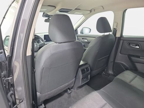Used 2025 Nissan Rogue SV FWD image 12