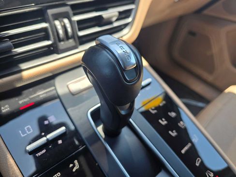 Used 2025 Porsche Macan Turbo AWD/4WD image 31