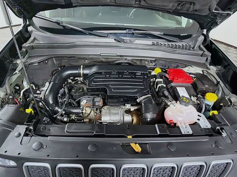 Used 2023 Jeep Renegade Latitude AWD/4WD image 29