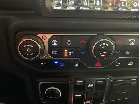Used 2021 Jeep Wrangler Unlimited Sahara w/ Cold Weather Group AWD/4WD image 4