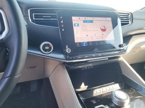 Certified 2024 Jeep Wagoneer 4WD w/ Premium Group I image 18