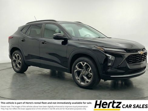 Used 2025 Chevrolet Trax LT image 1