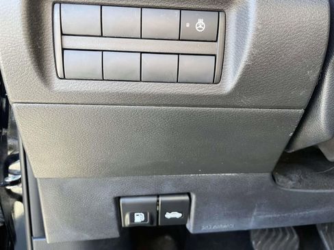 Used 2022 Nissan Kicks SR w/ Premium Package image 19