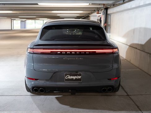 Certified 2024 Porsche Cayenne Turbo AWD/4WD image 10