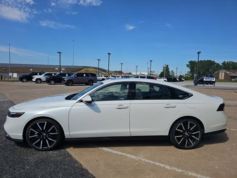 Used 2024 Honda Accord Touring image 7