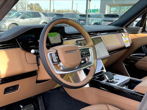 New 2025 Land Rover Range Rover Long Wheelbase SE image 8