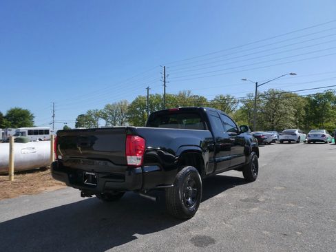 Used 2016 Toyota Tacoma SR image 5