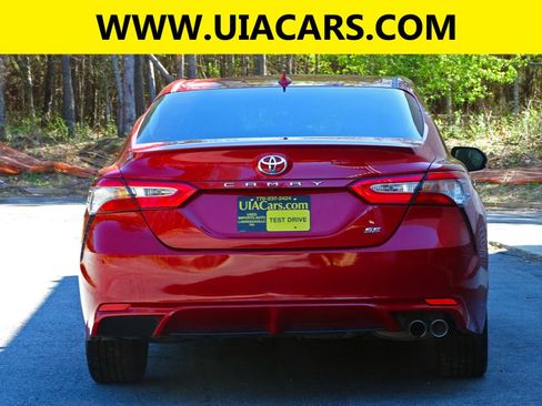 Used 2019 Toyota Camry SE w/ Carpet Mat Package image 9