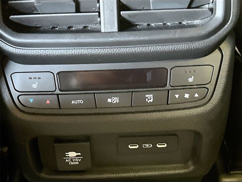 Used 2025 Honda Pilot Elite image 28