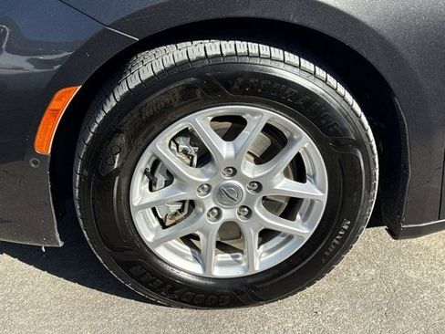 Used 2022 Chrysler Pacifica Touring-L w/ Uconnect Theater Family Group image 18