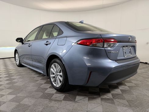 Used 2024 Toyota Corolla LE w/ LE Convenience Package FWD image 3