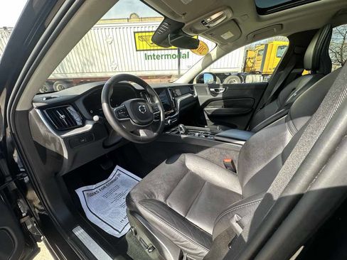 Used 2023 Volvo XC60 B5 Core image 10
