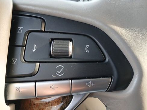 Used 2021 Cadillac Escalade Premium Luxury Platinum image 28