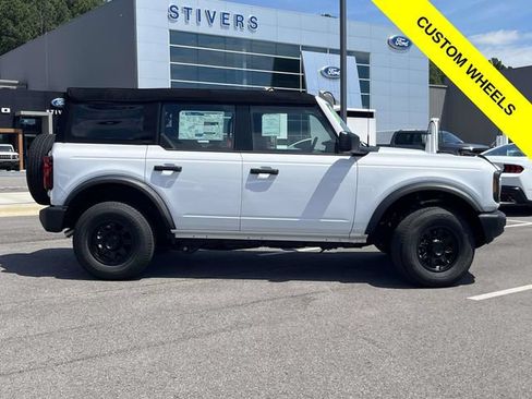 New 2025 Ford Bronco 4-Door AWD/4WD image 2