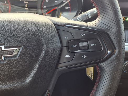 Used 2025 Chevrolet Trax RS w/ Sunroof Package image 17