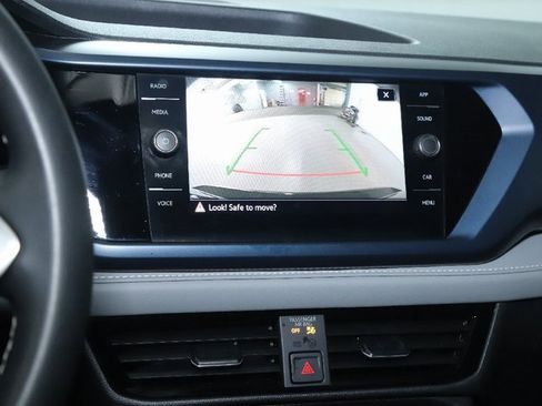 Used 2024 Volkswagen Taos SE image 31