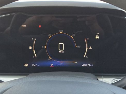 Used 2025 Chevrolet Trax LT FWD image 17