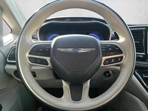 Used 2021 Chrysler Pacifica Limited AWD/4WD image 18