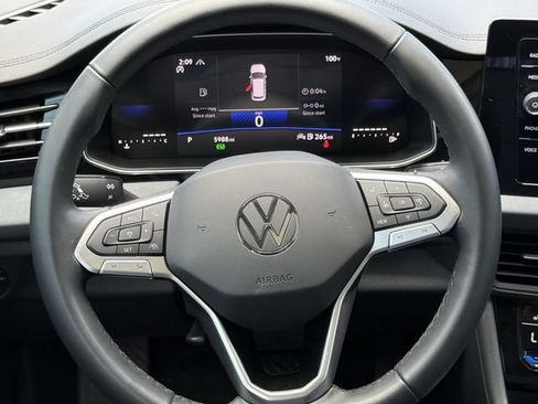 Used 2026 Volkswagen Jetta SE FWD image 9