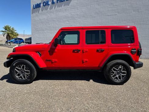 Used 2025 Jeep Wrangler Unlimited Sahara AWD/4WD image 2
