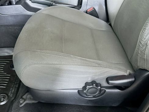 Used 2017 Toyota Tacoma SR image 28