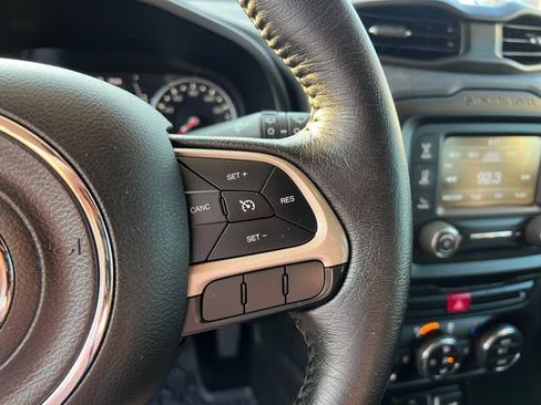 Used 2015 Jeep Renegade Latitude w/ Popular Equipment Group FWD image 14