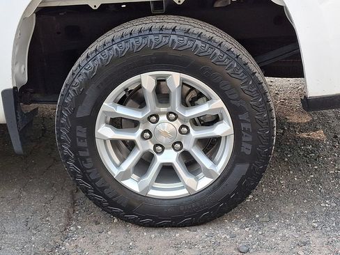 Used 2024 Chevrolet Silverado 1500 LT AWD/4WD image 31
