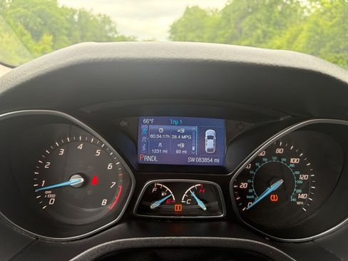Used 2014 Ford Focus SE w/ SE Winter Package FWD image 13