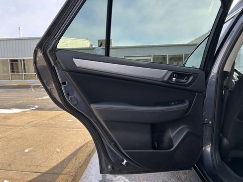 Used 2017 Subaru Outback 2.5i Premium image 21