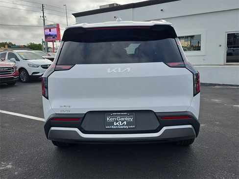 New 2026 Kia EV9 Wind image 7