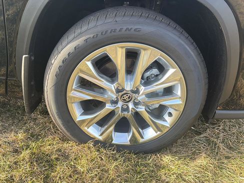 New 2026 Toyota Highlander Limited image 9