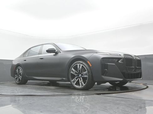Used 2023 BMW 760i xDrive AWD/4WD image 33