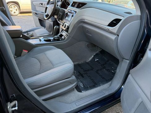 Used 2017 Chevrolet Traverse LT w/ Style and Technology Package image 20