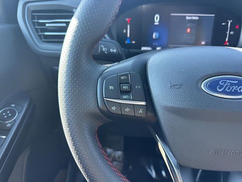 Used 2025 Ford Escape ST-Line image 14