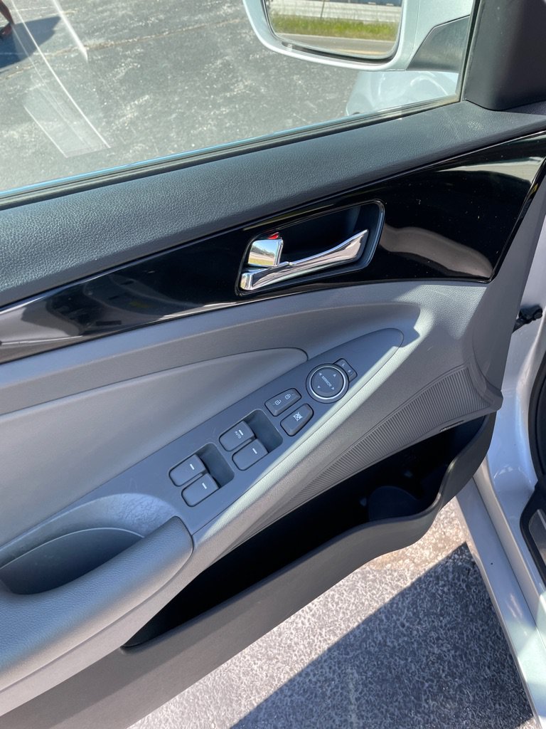 Used 2013 Hyundai Sonata Limited FWD image 11