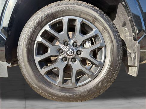 Used 2025 Toyota Sequoia Platinum AWD/4WD image 11