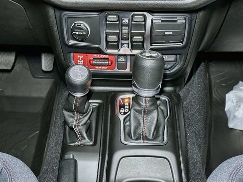 New 2026 Jeep Wrangler Unlimited Sport w/ Dual Top Group AWD/4WD image 11