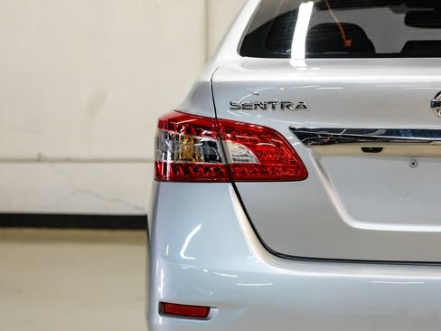 Used 2015 Nissan Sentra SL w/ SL Premium Package FWD image 40